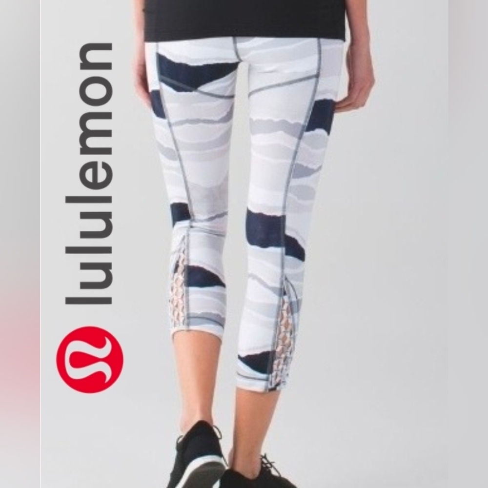 Lululemon True Self Crop Bleacher Stripe White Black EUC Size 6